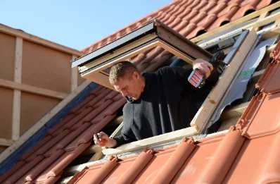 Pose de fenêtres de toit Velux à Maisons